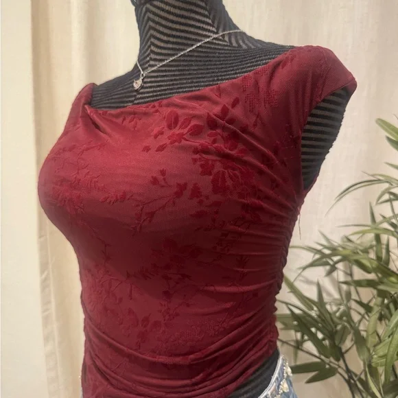 Elegant Floral Red Women's Top - Picture 2 of 5